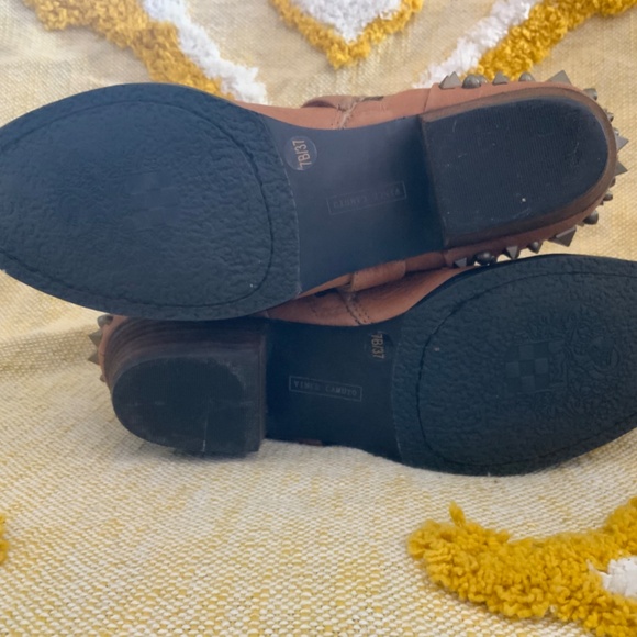 Vince Camuto Steampunk Studded Buckle Side Zipper Tan Leather Ankle boots SIZE 7 - Picture 8 of 11